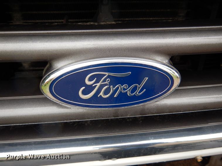 image for item DS8032 2006 Ford E450 ElDorado  shuttle bus