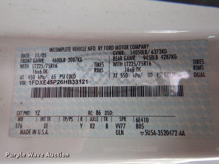 image for item DS8032 2006 Ford E450 ElDorado  shuttle bus