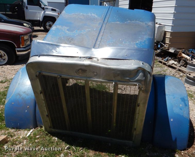 image for item HG9702 Peterbilt hood