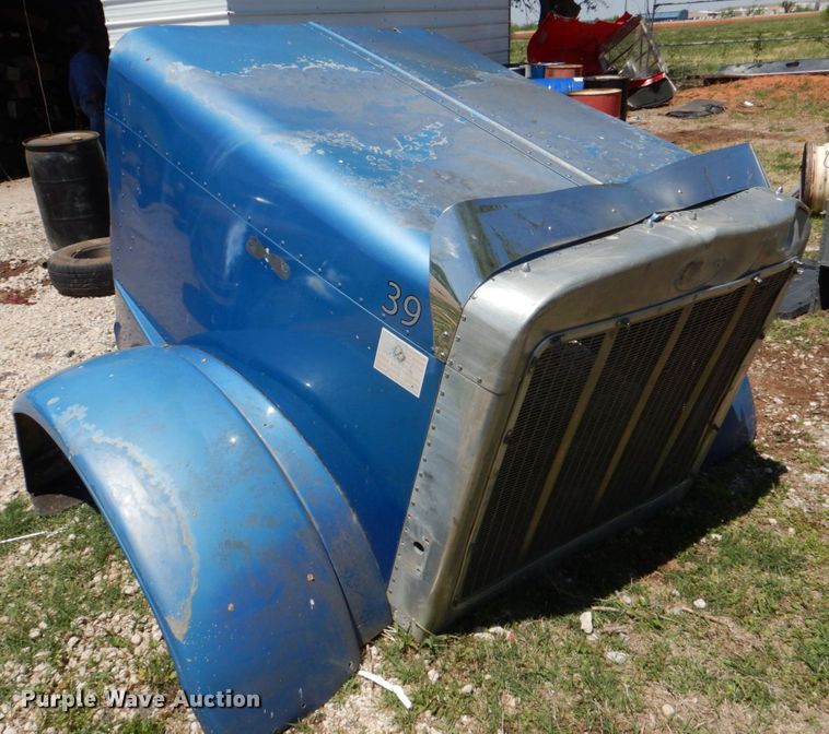 image for item HG9702 Peterbilt hood