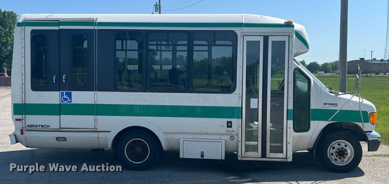 image for item HL9024 2006 Ford E350 Super Duty  shuttle bus