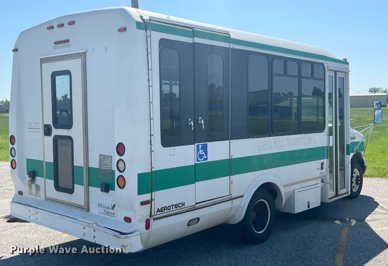 image for item HL9024 2006 Ford E350 Super Duty  shuttle bus