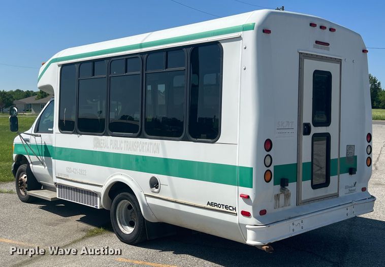 image for item HL9024 2006 Ford E350 Super Duty  shuttle bus