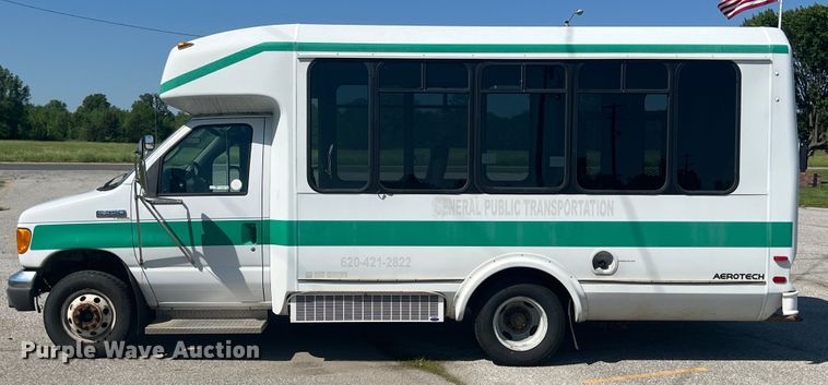 image for item HL9024 2006 Ford E350 Super Duty  shuttle bus