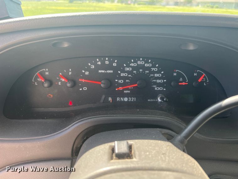 image for item HL9024 2006 Ford E350 Super Duty  shuttle bus