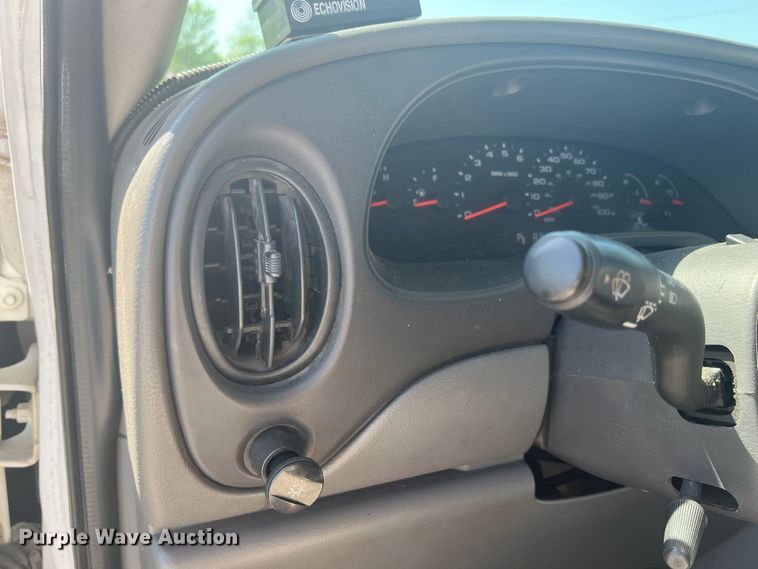 image for item HL9024 2006 Ford E350 Super Duty  shuttle bus