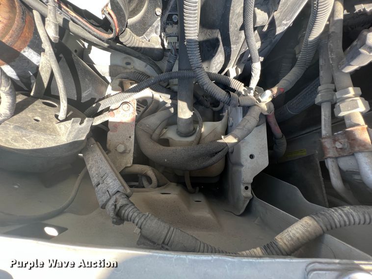 image for item HL9024 2006 Ford E350 Super Duty  shuttle bus