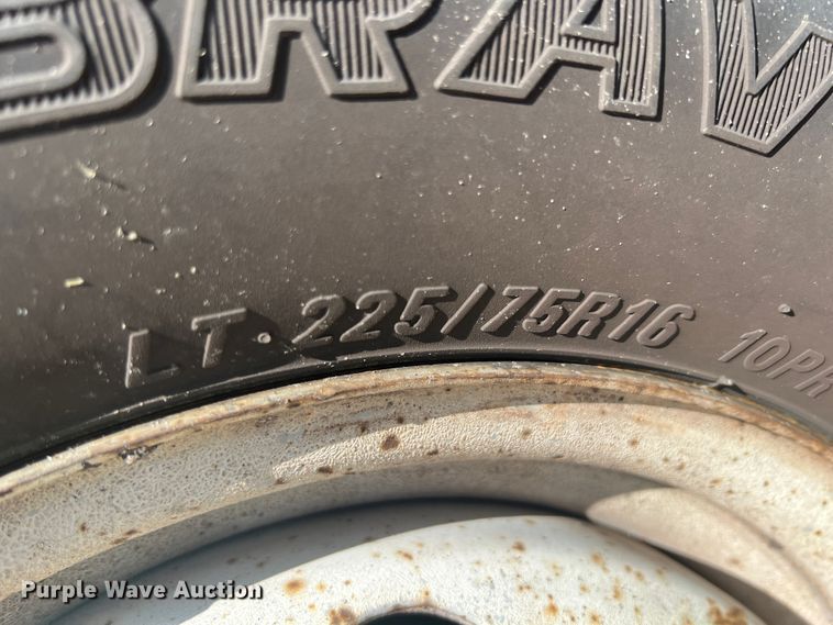 image for item HL9024 2006 Ford E350 Super Duty  shuttle bus