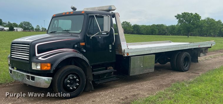 image for item HL9025 1997 International 4700  rollback truck