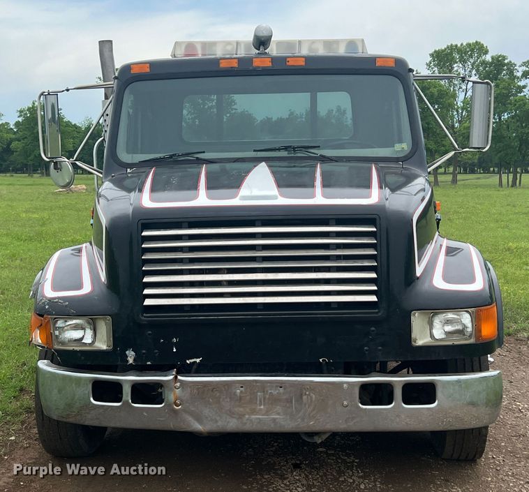 image for item HL9025 1997 International 4700  rollback truck