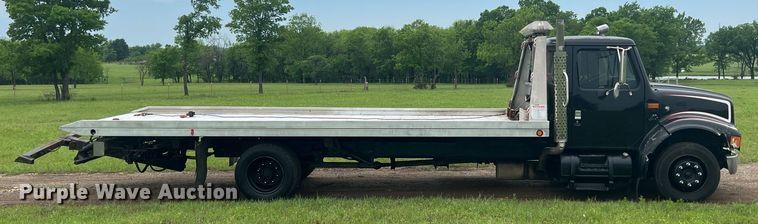 image for item HL9025 1997 International 4700  rollback truck