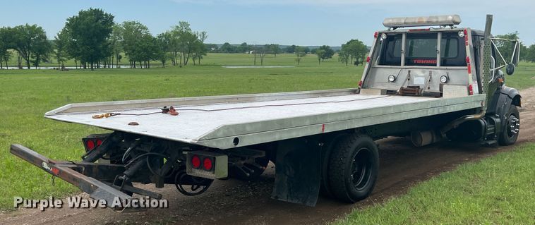 image for item HL9025 1997 International 4700  rollback truck