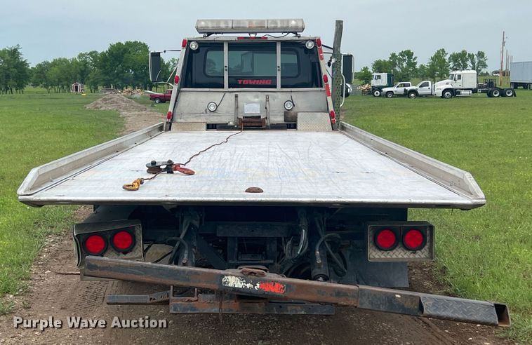 image for item HL9025 1997 International 4700  rollback truck