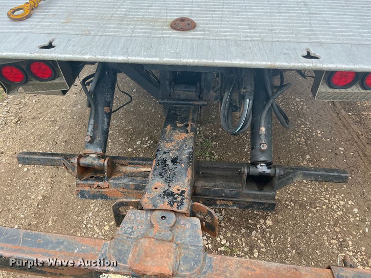 image for item HL9025 1997 International 4700  rollback truck