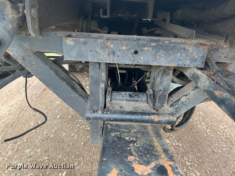 image for item HL9025 1997 International 4700  rollback truck