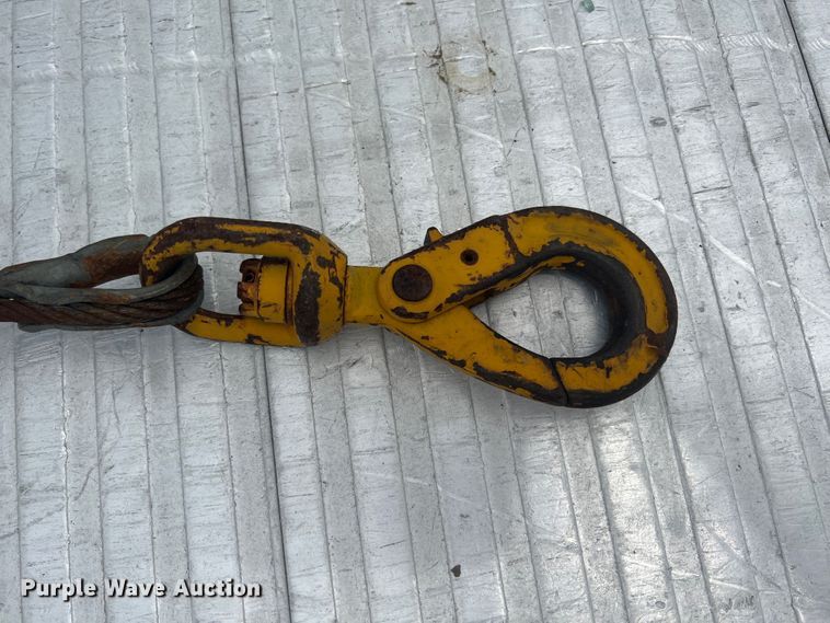 image for item HL9025 1997 International 4700  rollback truck