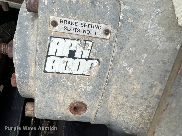 image for item HL9025 1997 International 4700  rollback truck