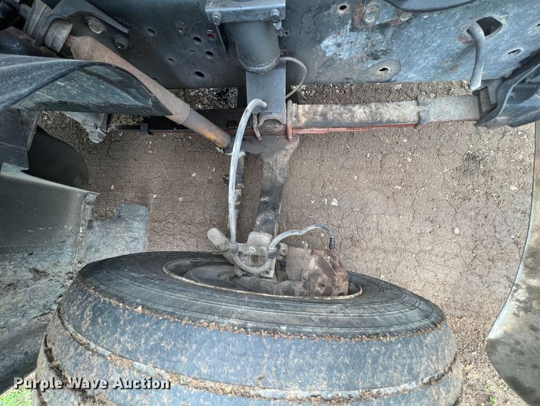 image for item HL9025 1997 International 4700  rollback truck