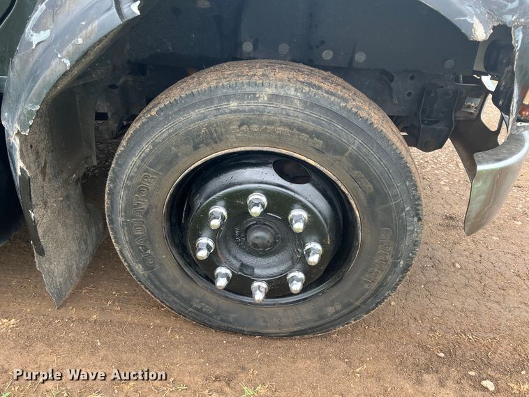 image for item HL9025 1997 International 4700  rollback truck