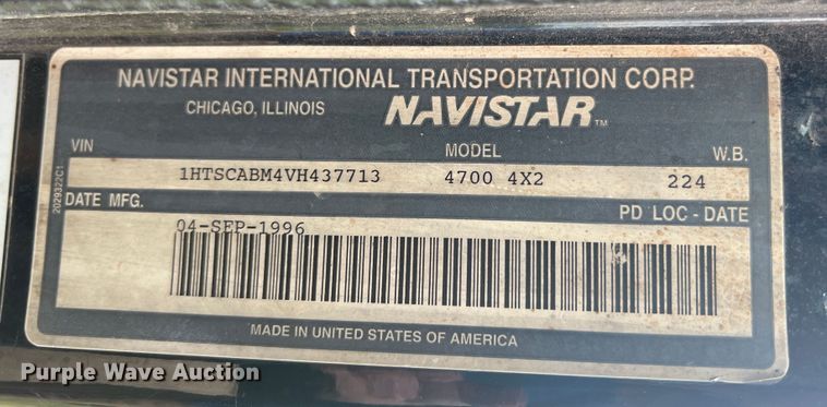 image for item HL9025 1997 International 4700  rollback truck