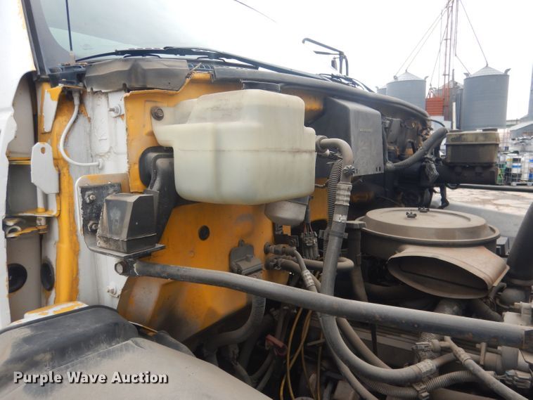 image for item HU9409 1997 Chevrolet C6500  box truck