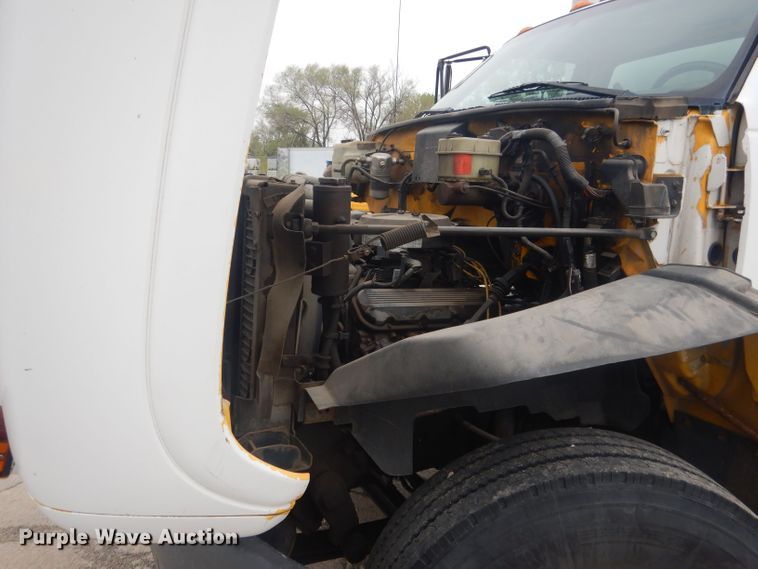 image for item HU9409 1997 Chevrolet C6500  box truck