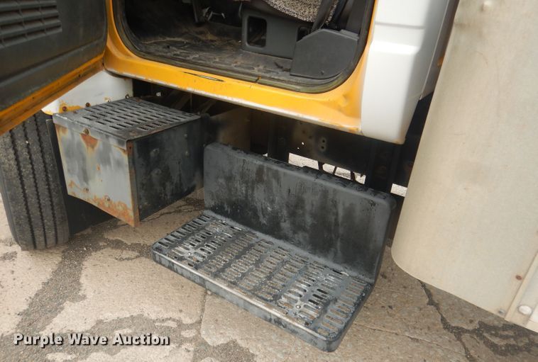 image for item HU9409 1997 Chevrolet C6500  box truck