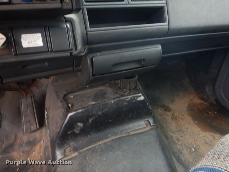 image for item HU9409 1997 Chevrolet C6500  box truck