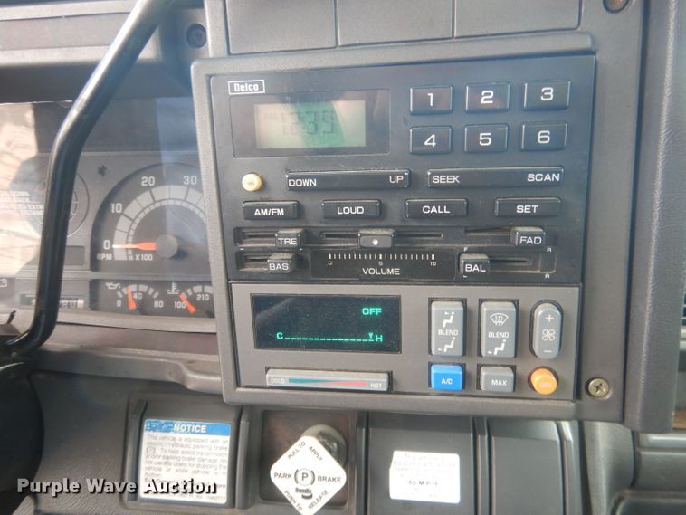 image for item HU9409 1997 Chevrolet C6500  box truck