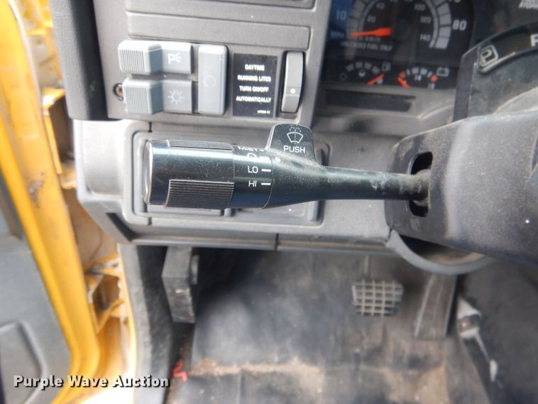 image for item HU9409 1997 Chevrolet C6500  box truck