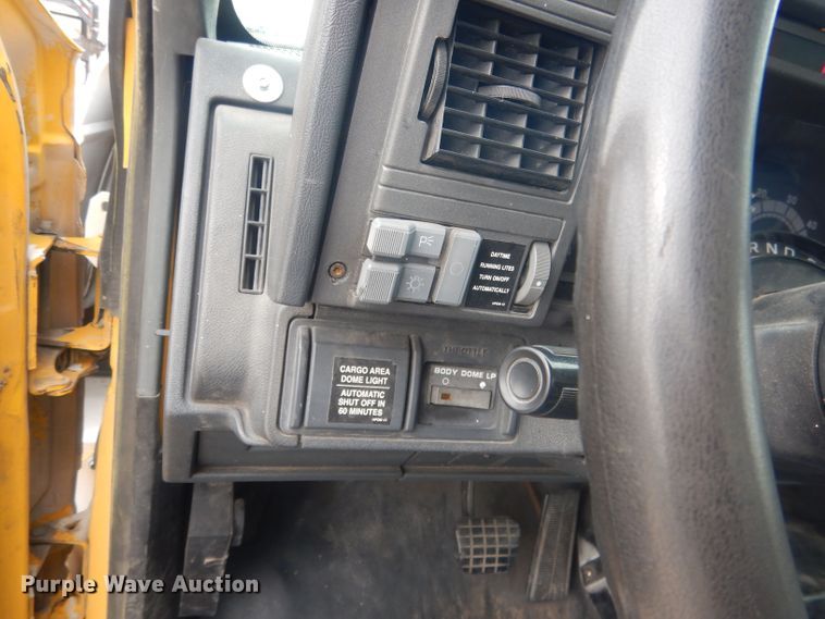 image for item HU9409 1997 Chevrolet C6500  box truck