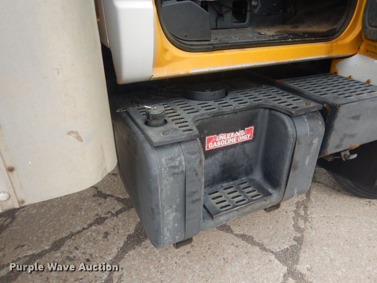 image for item HU9409 1997 Chevrolet C6500  box truck