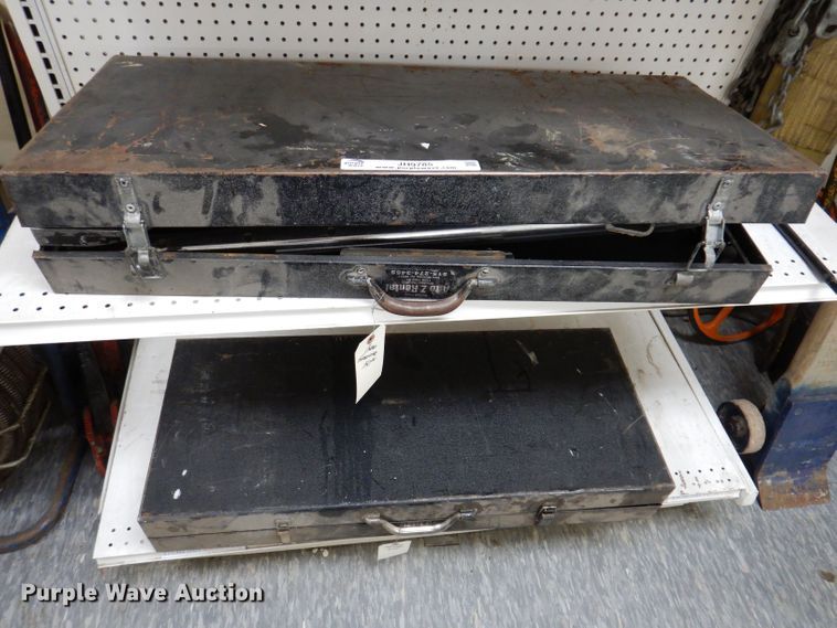 image for item JH9785 (2) carpet stretchers