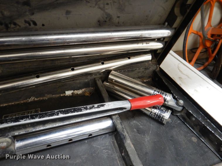 image for item JH9785 (2) carpet stretchers