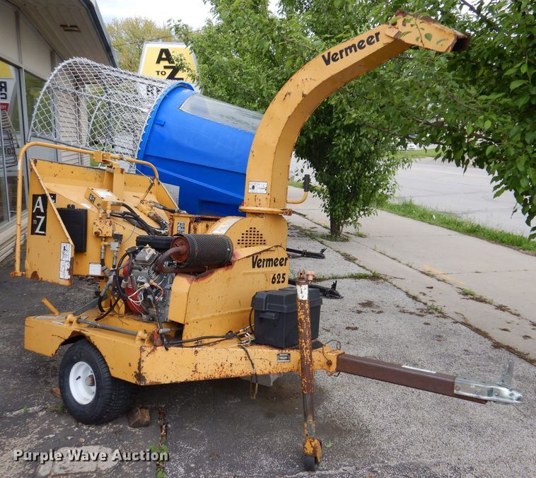 image for item JH9832 1997 Vermeer BC625  wood chipper