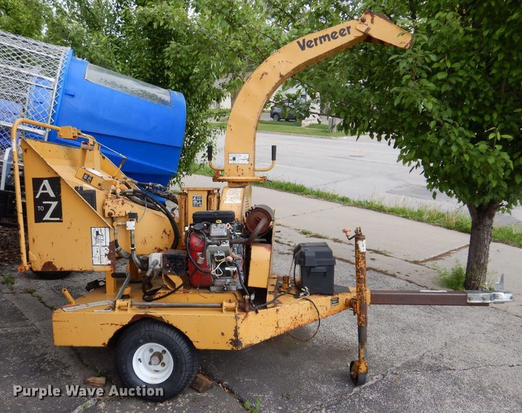 image for item JH9832 1997 Vermeer BC625  wood chipper
