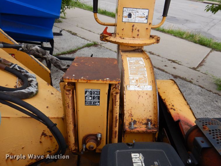 image for item JH9832 1997 Vermeer BC625  wood chipper