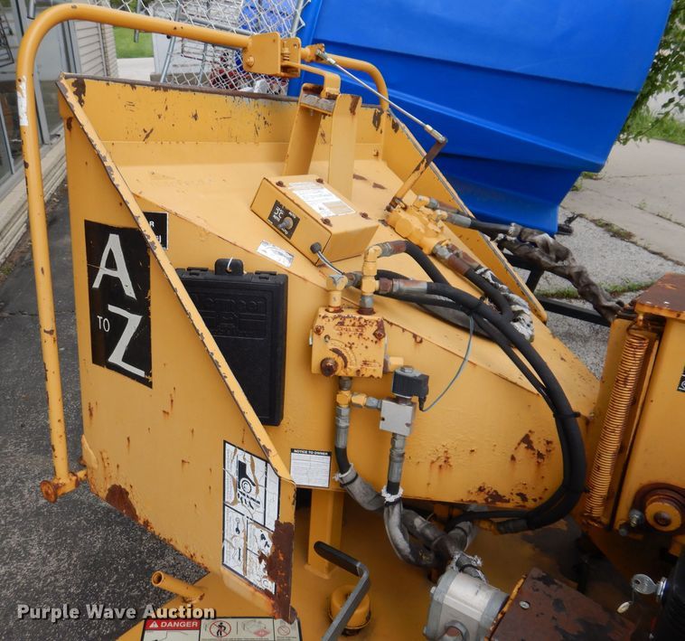 image for item JH9832 1997 Vermeer BC625  wood chipper