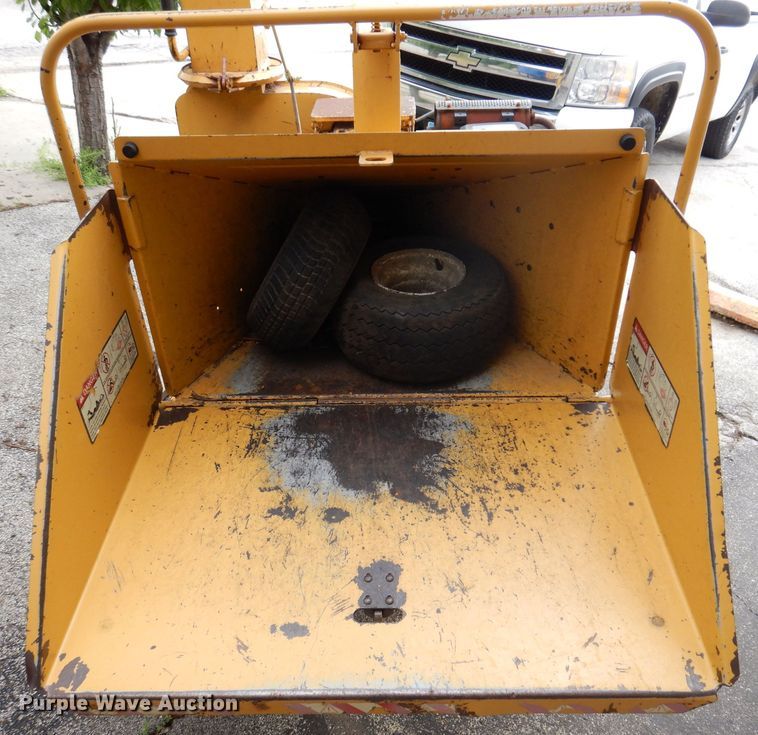 image for item JH9832 1997 Vermeer BC625  wood chipper