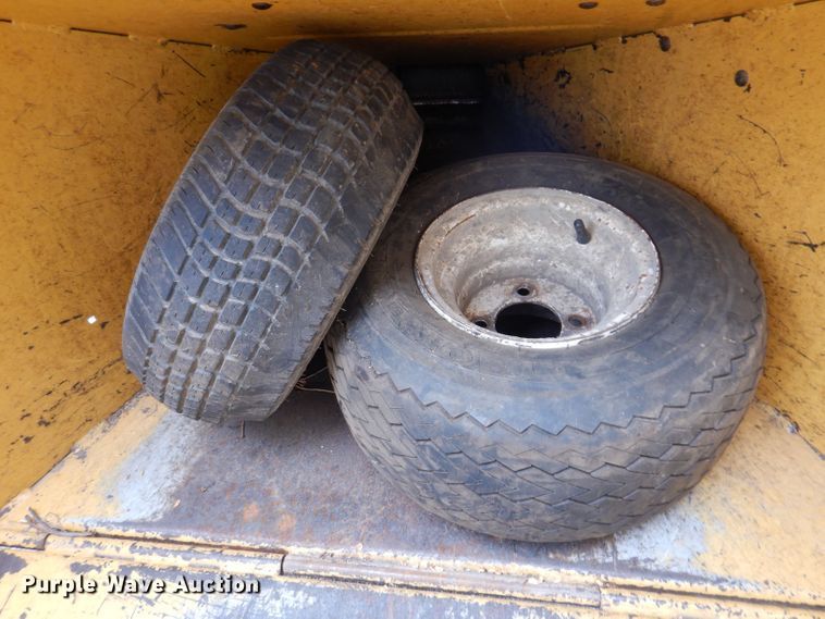 image for item JH9832 1997 Vermeer BC625  wood chipper