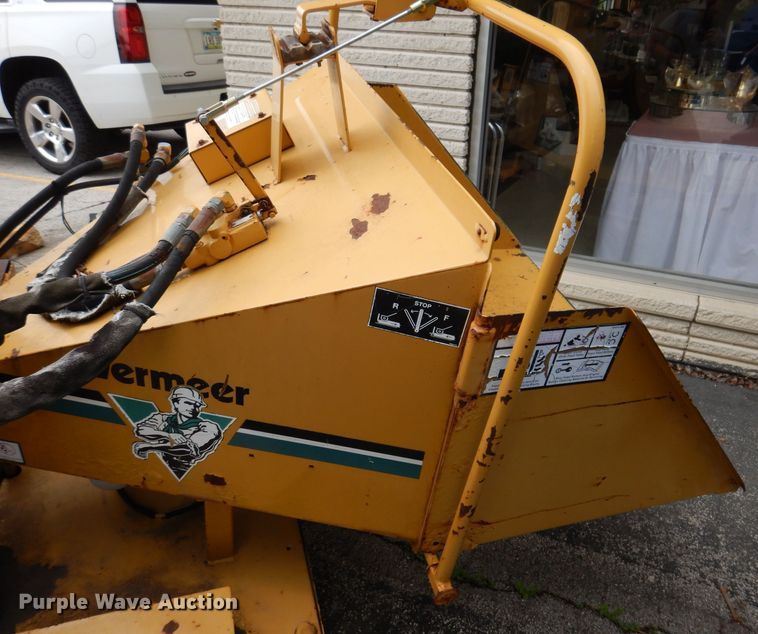 image for item JH9832 1997 Vermeer BC625  wood chipper