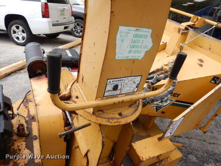 image for item JH9832 1997 Vermeer BC625  wood chipper