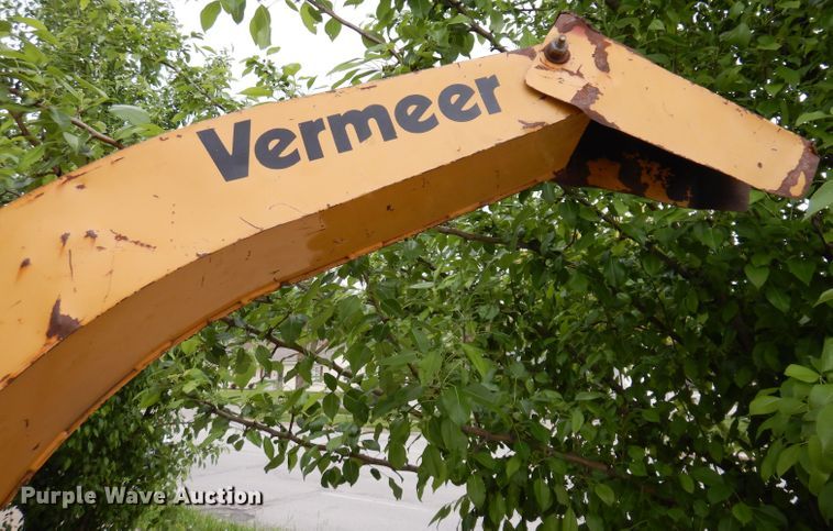 image for item JH9832 1997 Vermeer BC625  wood chipper