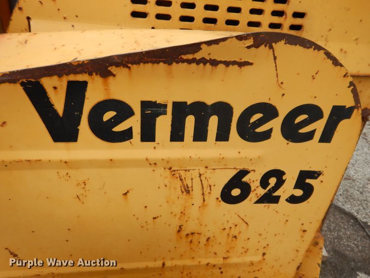 image for item JH9832 1997 Vermeer BC625  wood chipper
