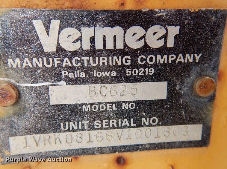 image for item JH9832 1997 Vermeer BC625  wood chipper