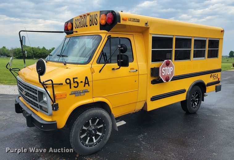 image for item JL9442 1995 Chevrolet G30  school bus