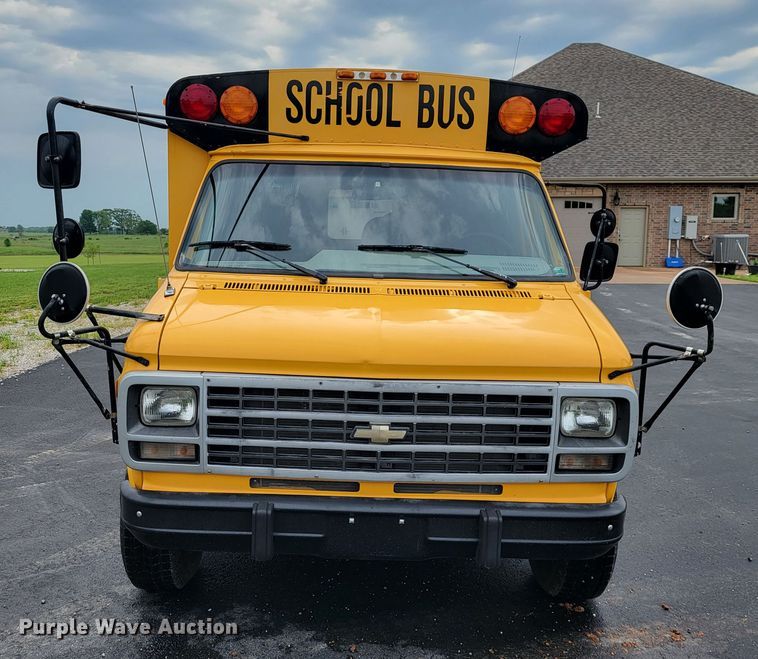 image for item JL9442 1995 Chevrolet G30  school bus