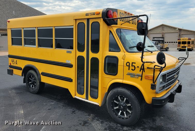 image for item JL9442 1995 Chevrolet G30  school bus