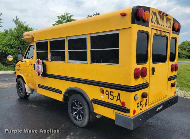 image for item JL9442 1995 Chevrolet G30  school bus