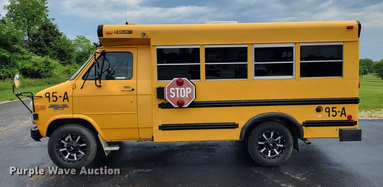 image for item JL9442 1995 Chevrolet G30  school bus